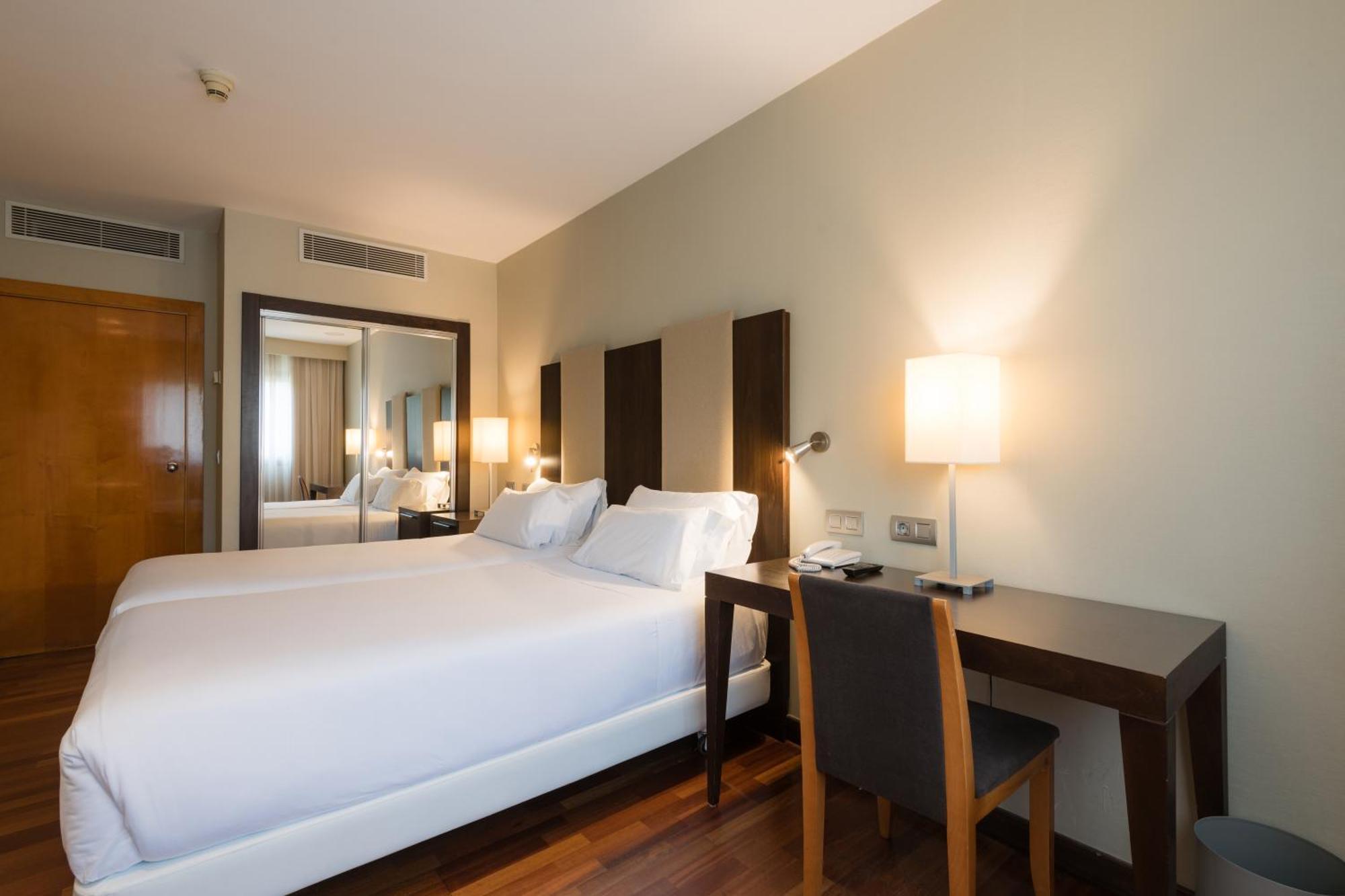 Hotel Ciudad De Вальядолид Экстерьер фото